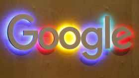 Imagen festiva de Google, el primer buscador en occidente, propietaria de Alphabet sospechosa de monopolio publicitario en internet