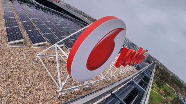 Parque de placas fotovoltaicas instaladas en la azotea de la sede de Vodafone España / VODAFONE