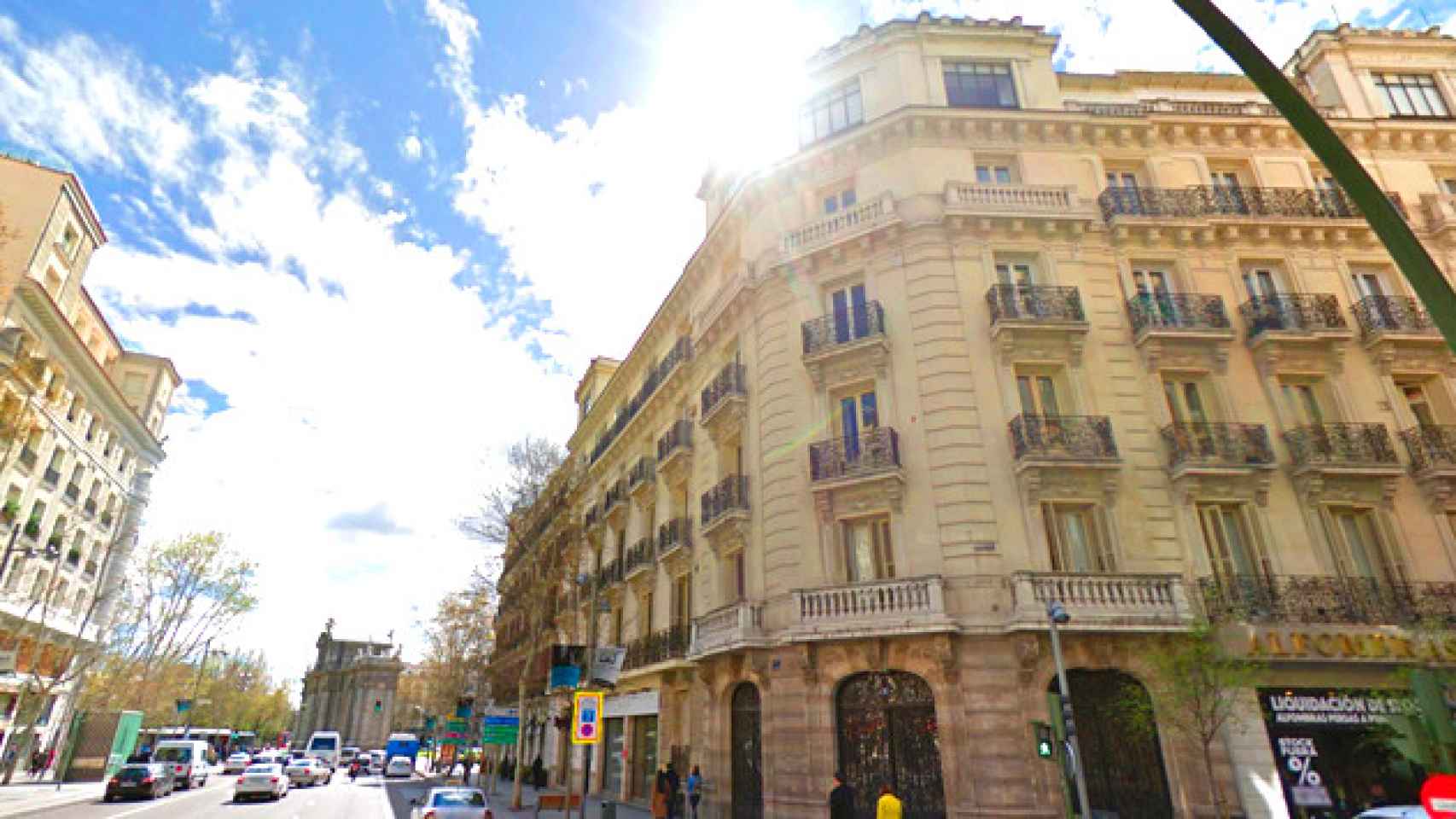 La calle Serrano de Madrid sigue cerrando operaciones inmobiliarios de relieve, con el metro cuadrado de locales comerciales a 100.000 euros   / CG