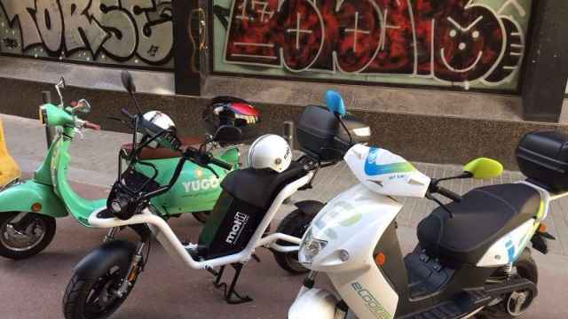Tres motos eléctricas compartidas en Barcelona