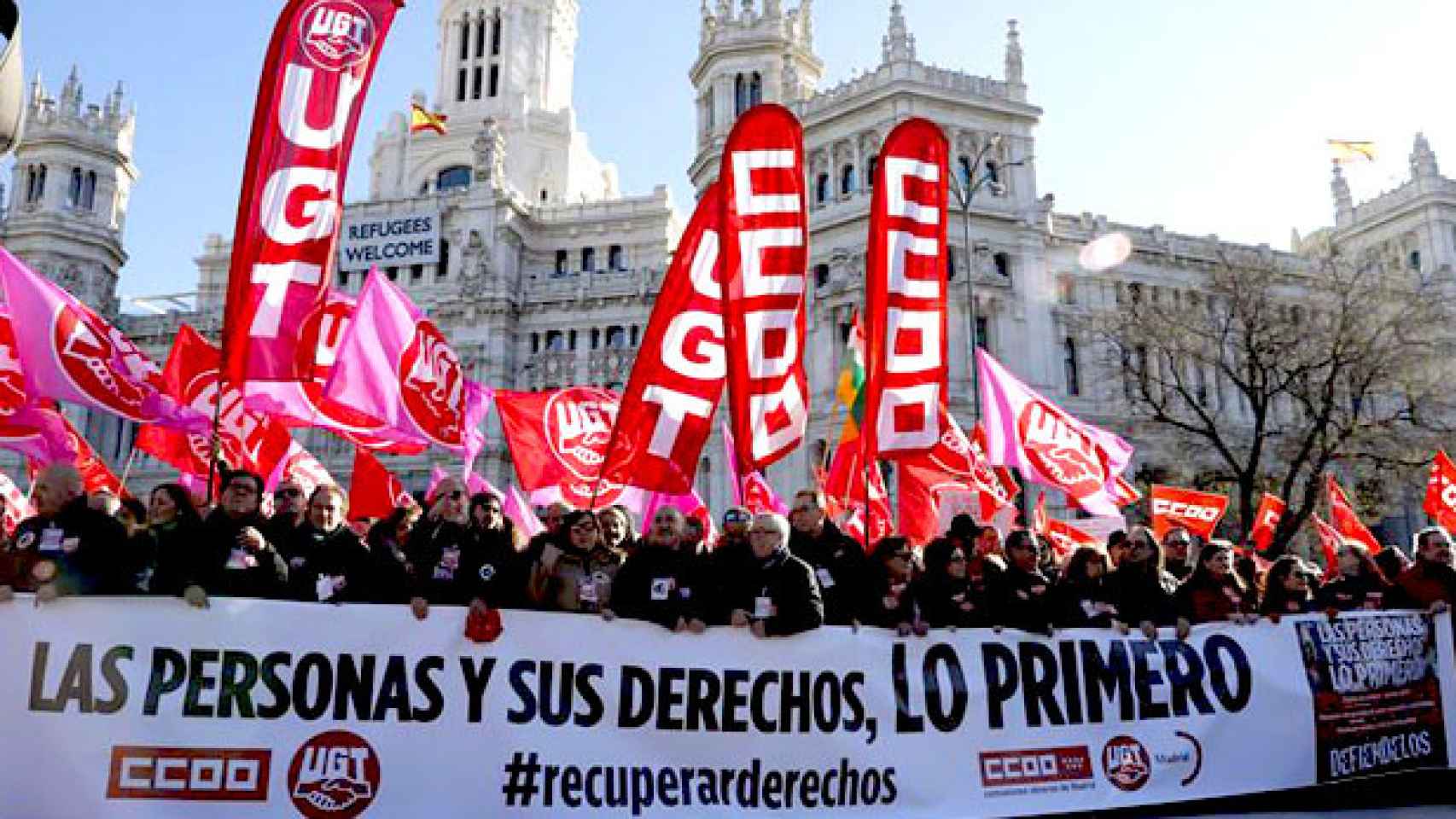 La manifestación convocada este domingo por CCOO y UGT en Madrid para recuperar los derechos perdidos / EFE