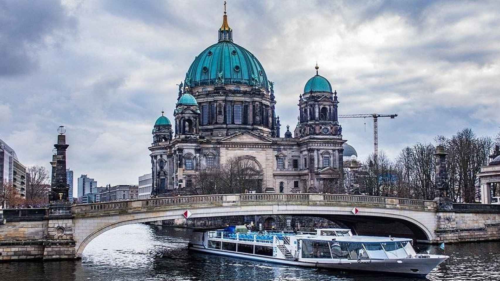 La Berliner Dom y los paseos en barco, incluidos en la Berlin WelcomeCard / Jiriposival0 EN PIXABAY