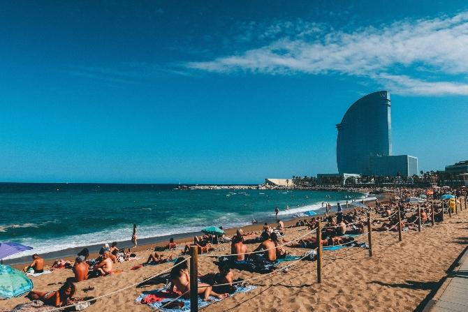 Playa de Barcelona, de la que se puede conocer su aforo con Check Barcelona/Marc Fanelli en UNSPLASH