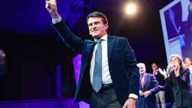 Manuel Valls rompe la suela de su zapato en plena boda con Susana Gallardo / EP