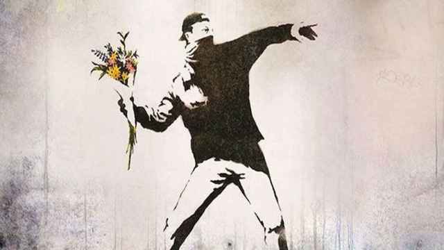 Un grafiti del popular artista urbano Banksy
