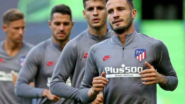 Los jugadores del Atlético durante su primer entrenamiento en Lisboa /EFE