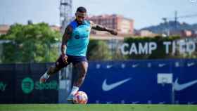 Memphis Depay, en el entrenamiento matinal del Barça / FCB