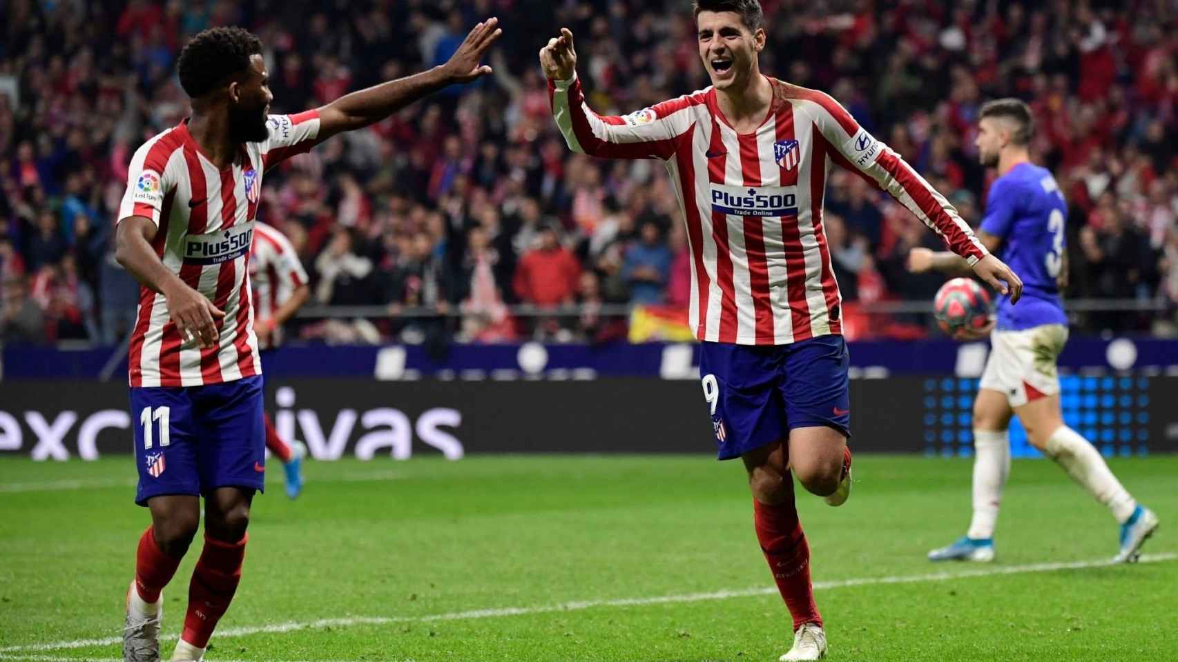 Thomas Lemar y Álvaro Morata celebrando un gol del Atlético de Madrid / EFE