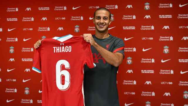 Thiago Alcántara, la pasada temporada, en su presentación oficial como nuevo jugador del Liverpool