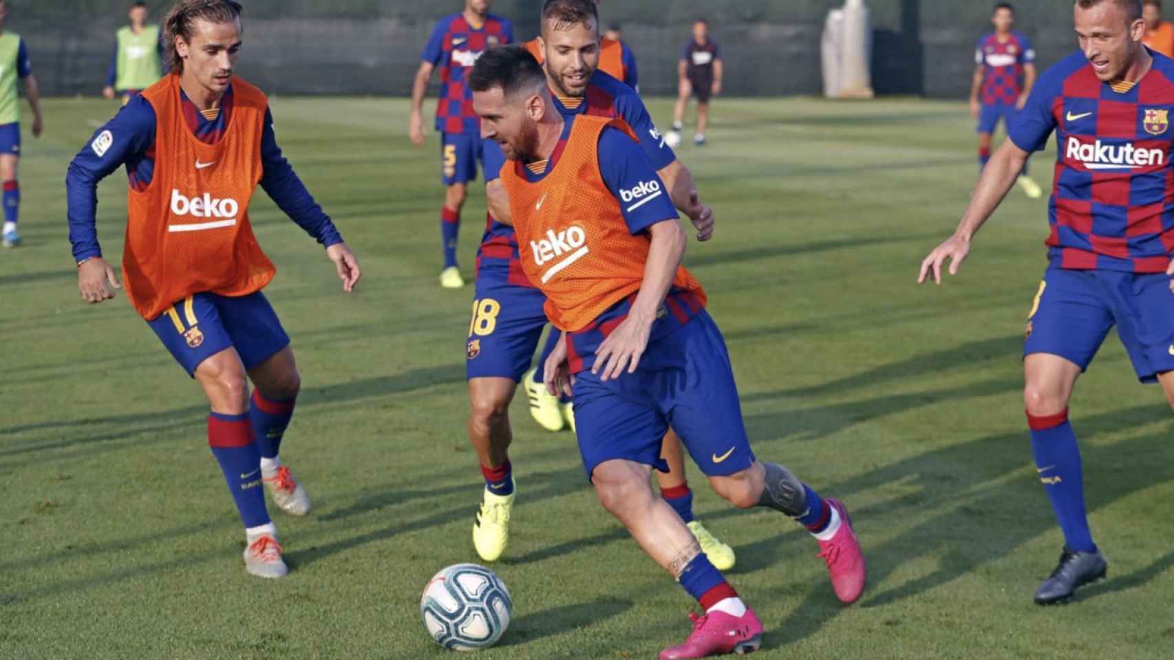 Una foto de Leo Messi entrenando con el grupo / FCB