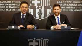 Bartomeu posa junto a la gran estrella del Barça, Leo Messi / FCB