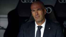 Zinedine Zidane en el banquillo durante un partido del Real Madrid / EFE
