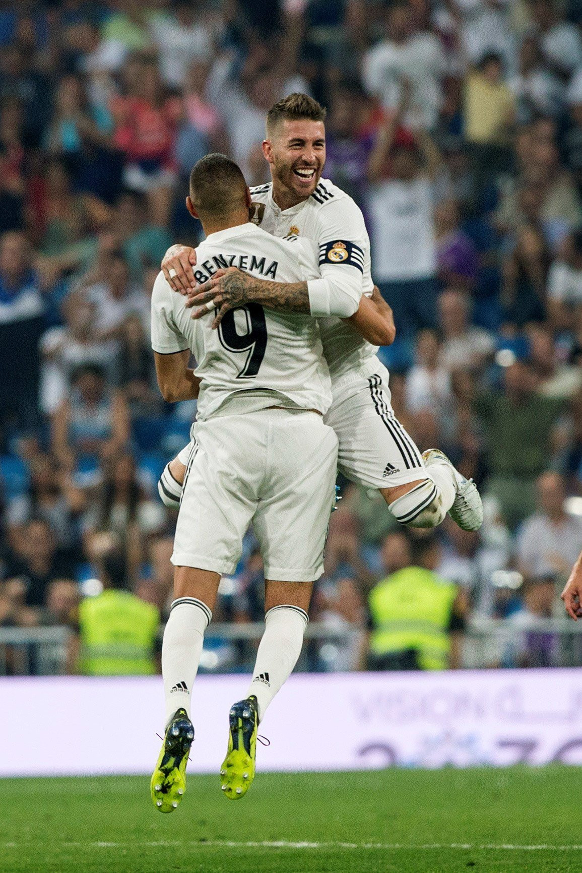 Ramos y Benzema celebran un gol del francés / EFE