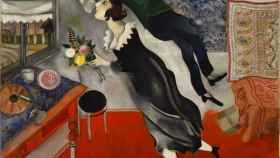 El óleo ‘El cumpleaños’, ejecutado por Marc Chagall en 1915. MoMA NY / M. CHAGALL, VEGAP, BILBAO 2018