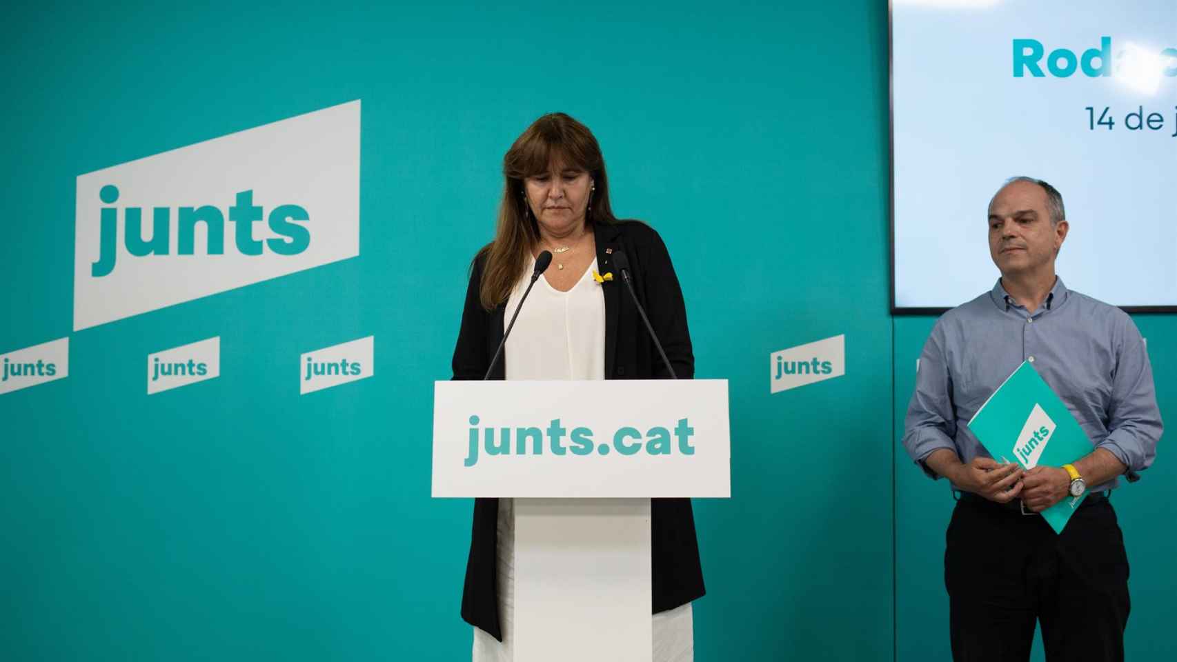 La presidenta del Parlament y de Junts per Catalunya (JxCat), Laura Borràs, con el secretario general del partido, Jordi Turull / DAVID ZORRAKINO - EUROPA PRESS