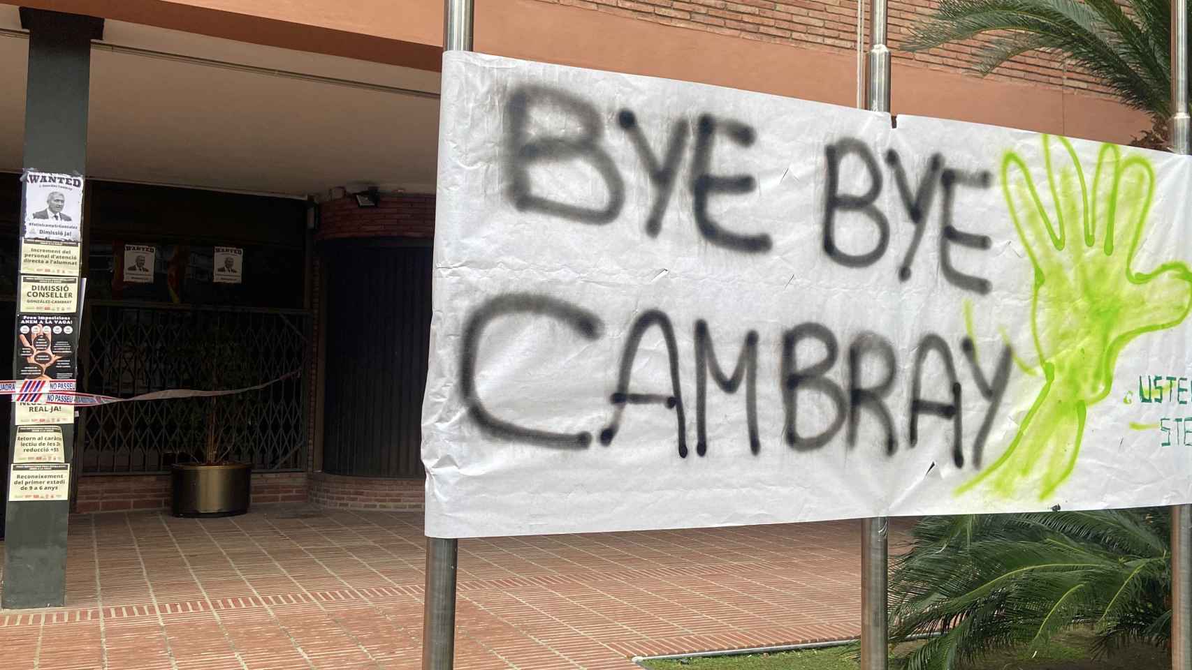 Los profesores piden la dimisión de Cambray y amenazan el inicio del próximo curso / CG