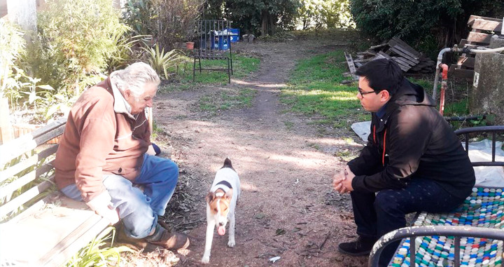 Gerardo Pisarello (d), en un encuentro con el expresidente de Uruguay, José Mujica / @G_Pisarello