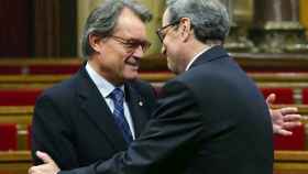 Artur Mas (i) saluda al presidente Quim Torra en el Parlament / CG