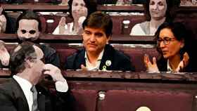 Sergi Sabrià y Marta Rovira, en el Parlament / EFE