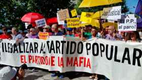 Los manifestantes de la Coordinadora 25S protestan a durante la declaración de Rajoy en la Audiencia Nacional / EP