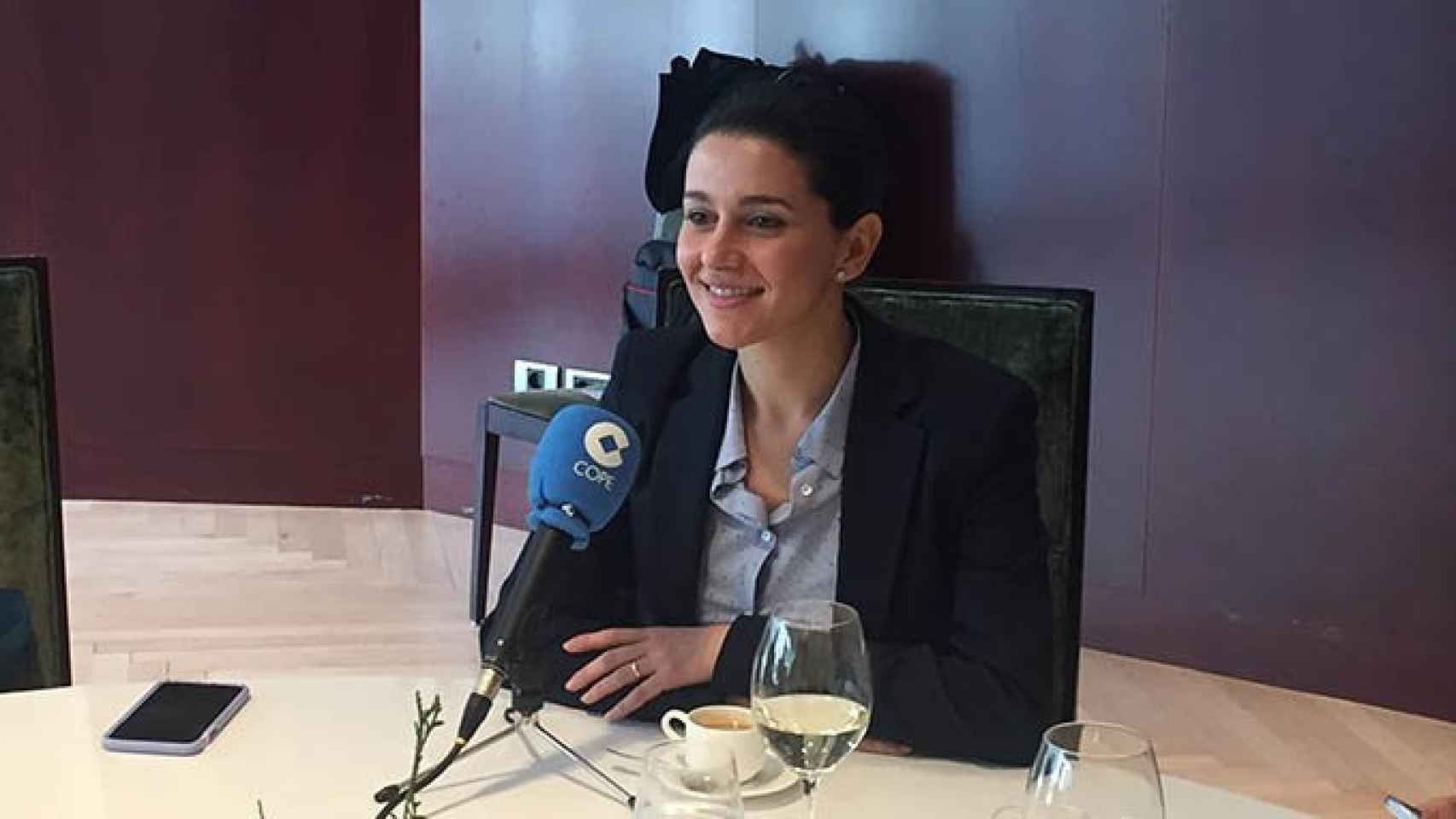 La presidenta del grupo parlamentario de Ciudadanos en Cataluña, Inés Arrimadas, durante una entrevista en la emisora COPE / CG