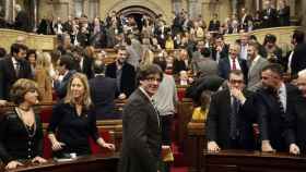 El presidente catalán, Carles Puigdemont, en el una sesión plenaria del Parlamento catalán. / EFE