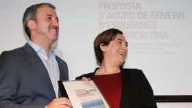 Jaume Collboni y Ada Colau, presentando el acuerdo de 122 medidas que deberán desarrollar en lo que queda de mandato.