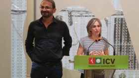 Los dos coordinadores nacionales de ICV, Joan Herrera y Dolors Camats, en rueda de prensa en la sede del partido