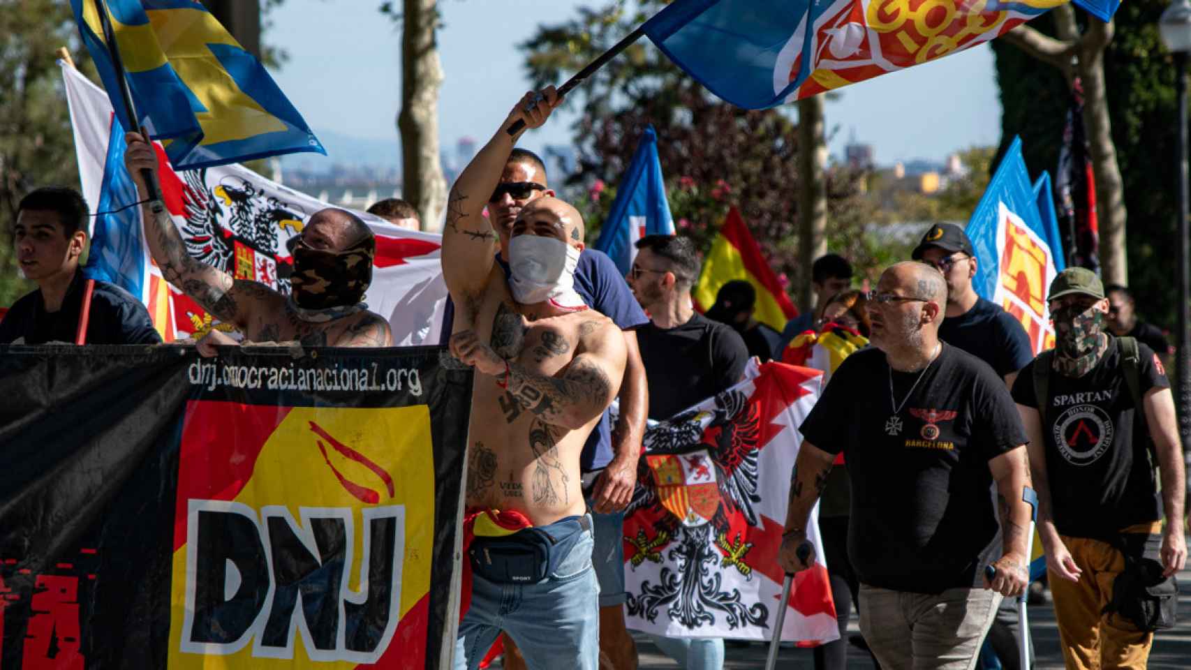 Varias personas durante una manifestación neonazi para celebrar el día de la Hispanidad, a 12 de octubre de 2022 / LORENA SOPÊNA - EUROPA PRESS