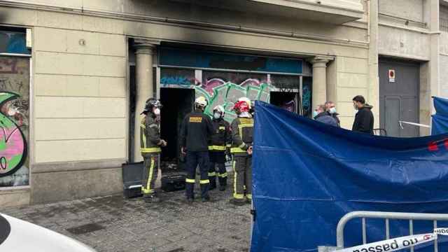 El local incendiado en Barcelona durante la madrugada del martes / EUROPA PRESS