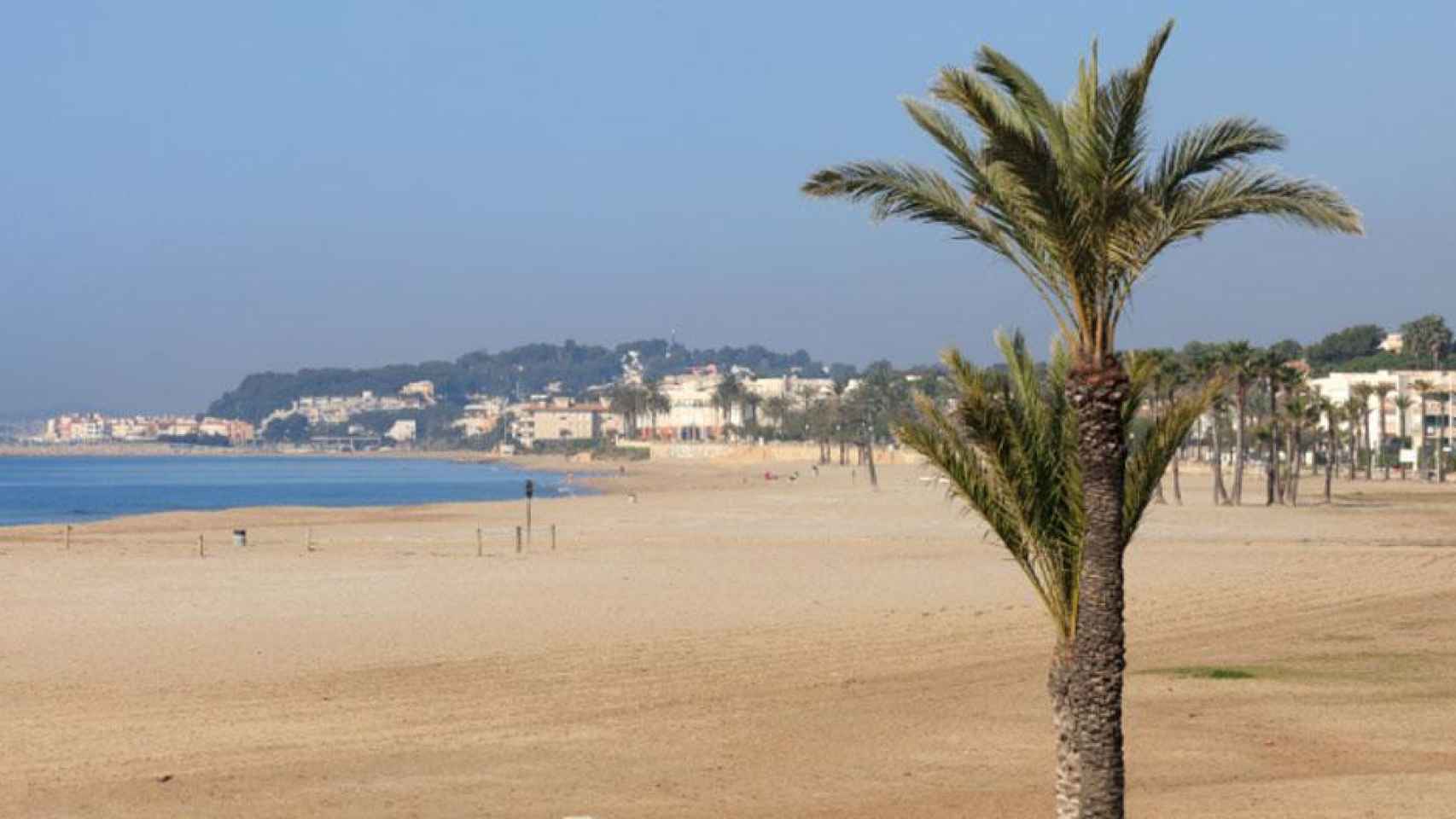 La playa Coma-ruga, en Tarragona, donde ha muerto ahogado un hombre de 71 años / WIKIPEDIA