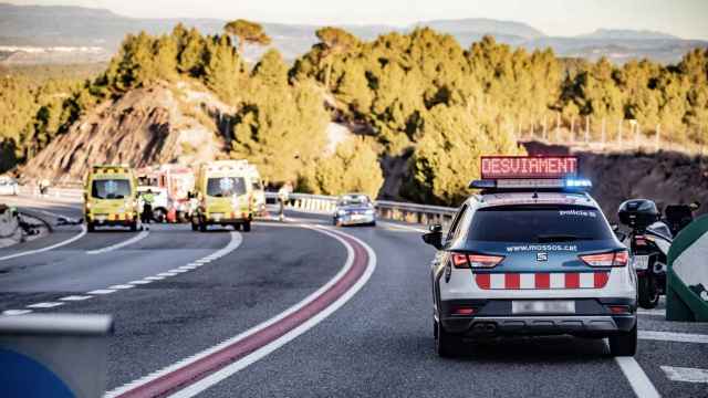 Efectivos de emergencias en un accidente en las carreteras catalanas / @transit