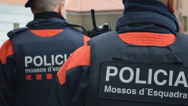 Dos agentes de Mossos d'Esquadra que mantienen abierta la investigación sobre seis robos / EP