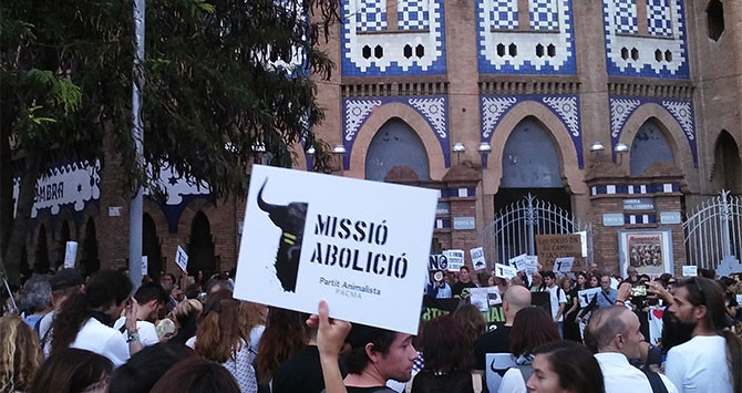 Protesta de PACMA en la Monumental de Barcelona / CG