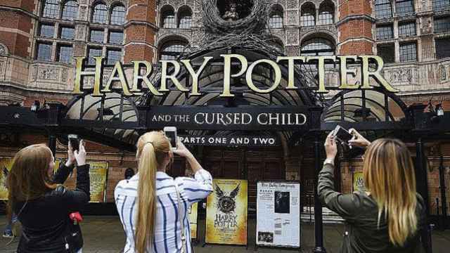 Entrada del teatro del West End londinense donde se interpreta 'Harry Potter y el legado maldito'.
