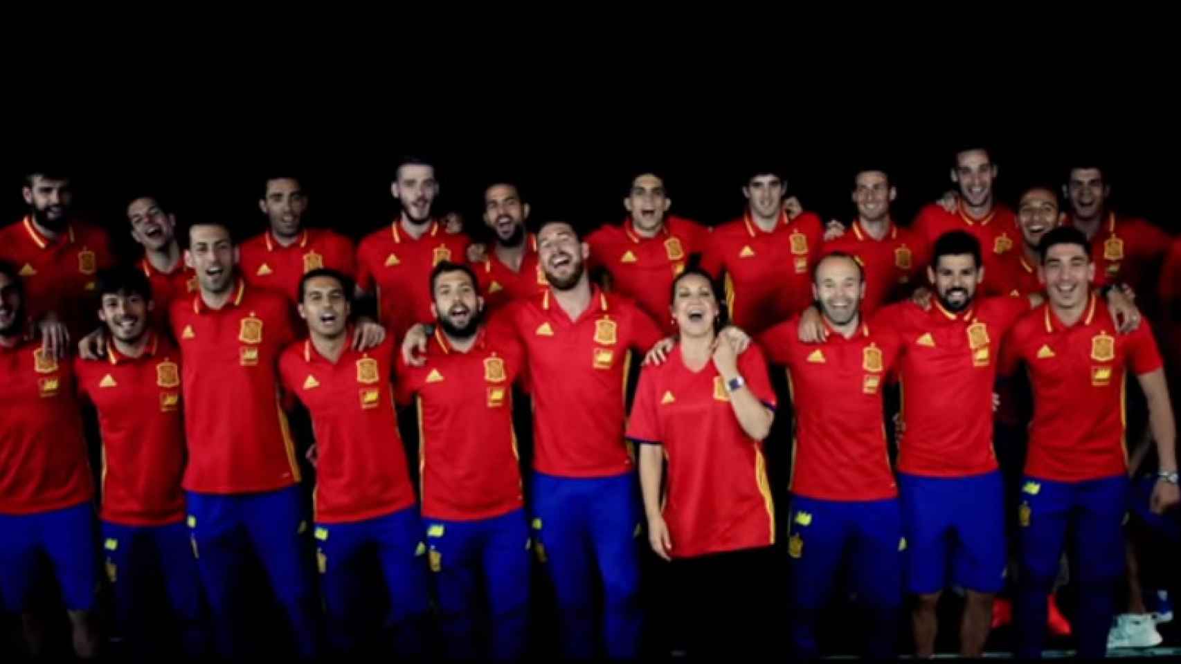 La Selección Española durante la producción del videoclip 'La Roja Baila' para animar al equipo durante la Eurocopa 2016.