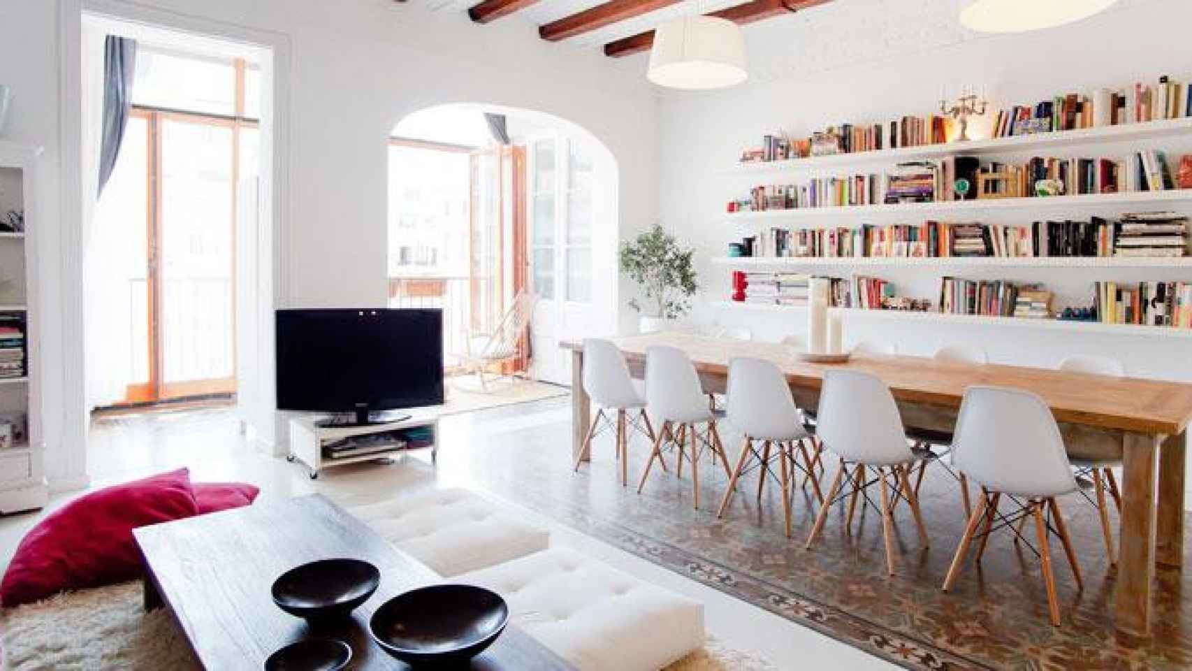 Imagen de uno de los hogares que anuncia Airbnb en Barcelona / CG