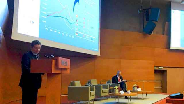 Mario Armero, vicepresidente de ANFAC, en la conferencia que ha realizado en el 32º encuentro del sector del automóvil en IESE Barcelona / CG