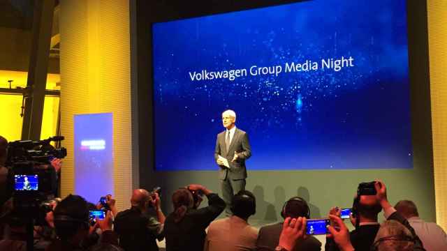 Matthias Müller, el presidente del Grupo Volkswagen, en el encuentro con los medios previo a la apertura del Salón del Automóvil de París / CG