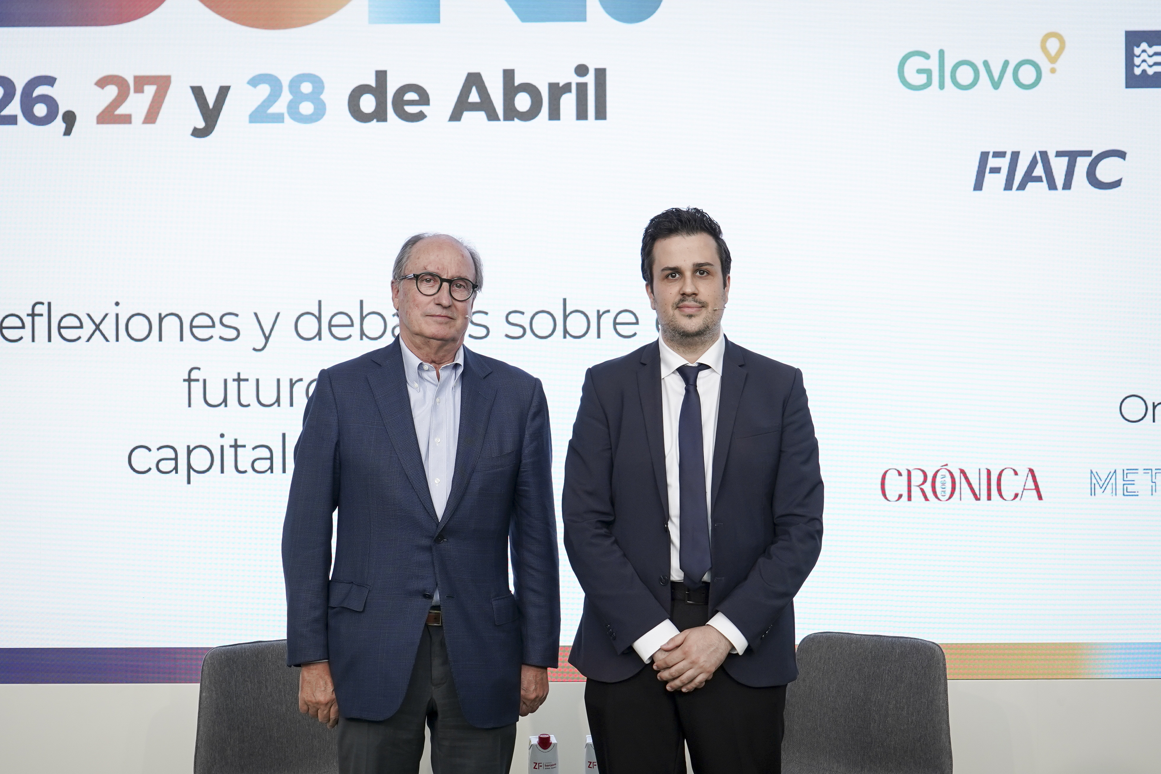 El director general de Indra en Cataluña, Manel Brufau, y el periodista de Crónica Global Aleix Mercader en el foro 'Desperta BCN!' / GALA ESPÍN