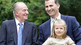El Rey Juan Carlos, el Rey Felipe y la Princesa Leonor