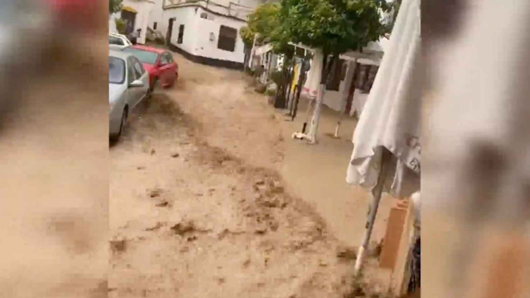 Imagen de la tromba de agua en Setenil de las Bodegas (Cádiz) / REDES