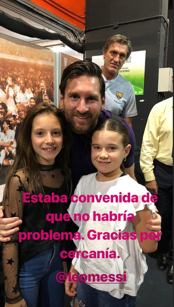 Pepe Costa vigila a Messi mientras se toma una foto con las sobrinas de Tamara Gorro / Instagram