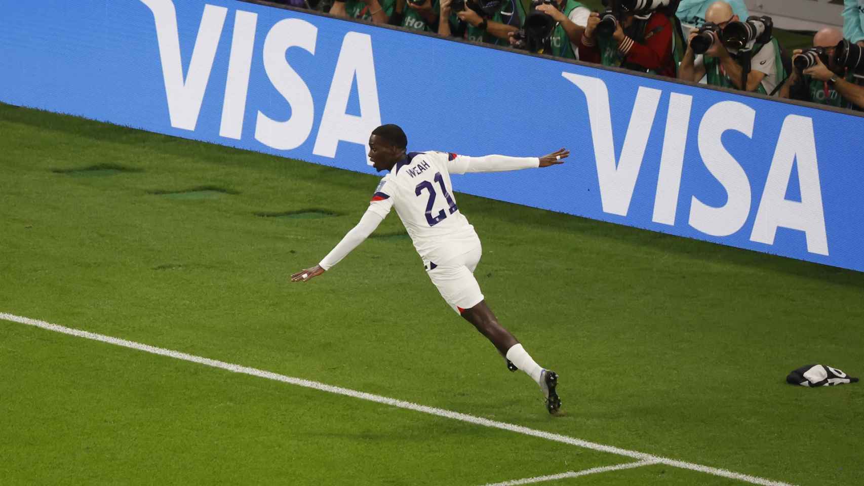 Timothy Weah celebra su gol a Galés en Qatar / EFE