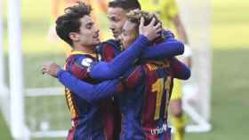 Konrad de la Fuente, Manaj y Collado celebrando la victoria ante el Villarreal B / FCB