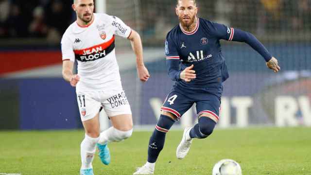 Sergio Ramos, durante el partido contra el Lorient con el PSG / EFE