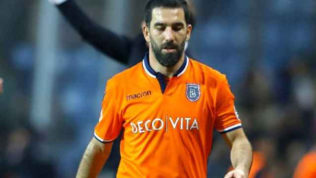 Arda Turan, en un encuentro con el Basaksehir | REDES