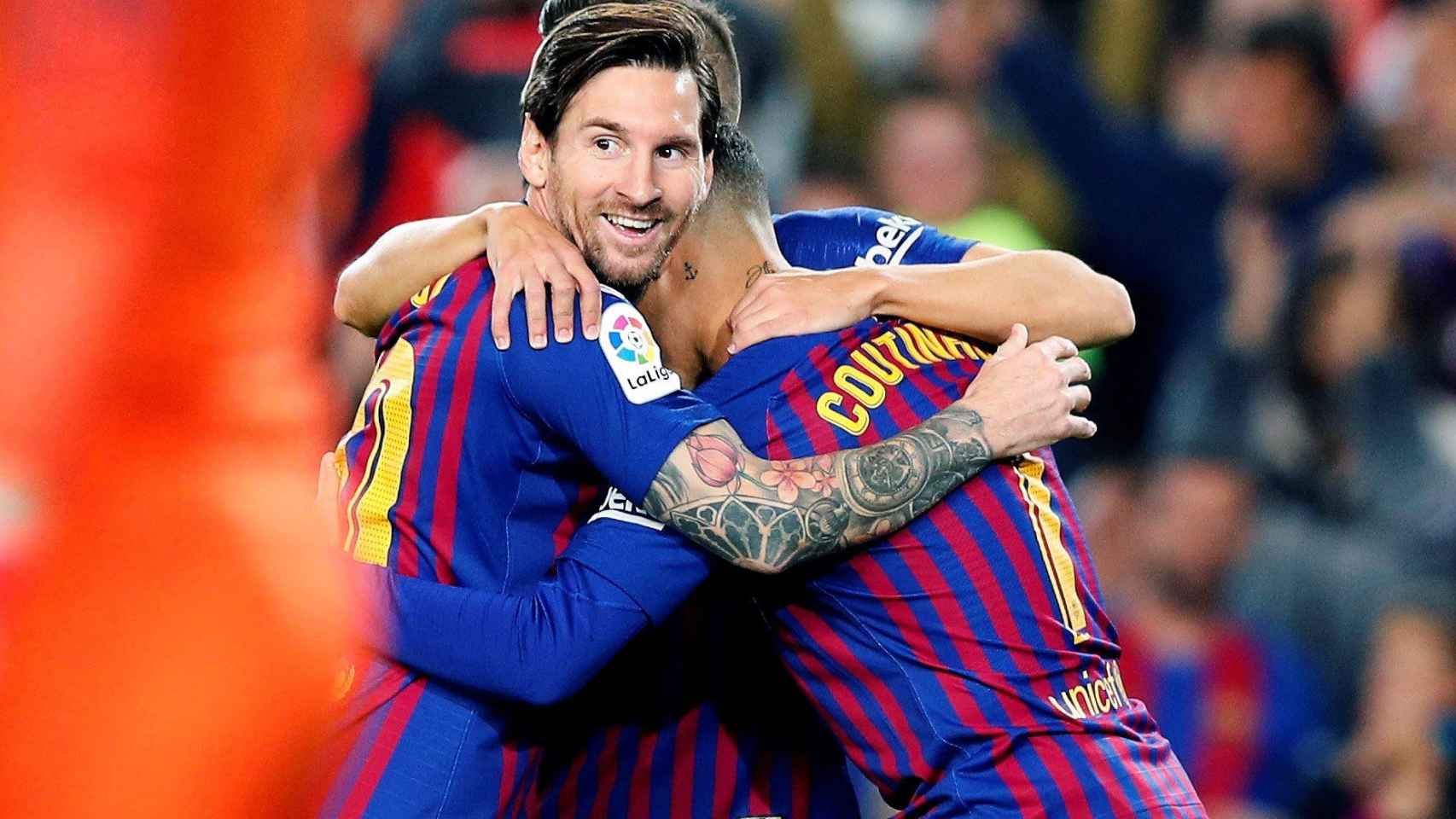 Messi celebra con Coutinho un gol del Barça / EFE