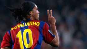 Ronaldinho en un partido con el Barça / EFE