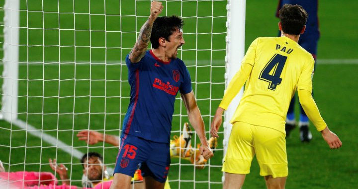 Savic celebrando el gol que provocó en Villarreal / EFE